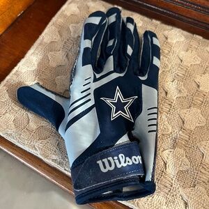 WILSON NFL Dallas Cowboys Stretch Fit Receiver Glove Light & Navy Blue Mens OSFM